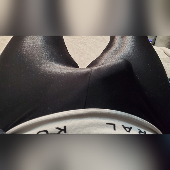 --- - Picture 5 of 16